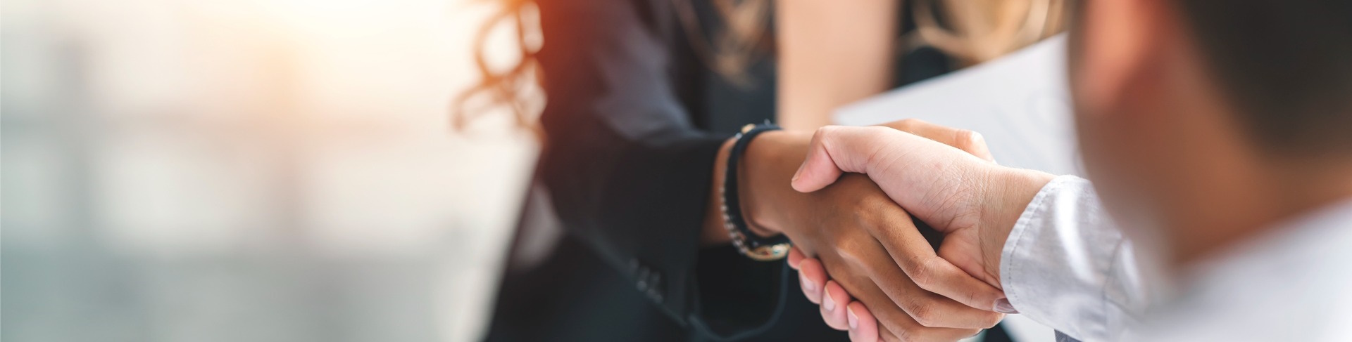 En professionel rekrutteringssamtale, der fokuserer på teamdynamik